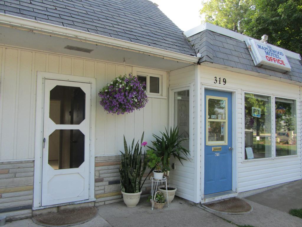 פורט אלגין The Maplewood Motel מראה חיצוני תמונה