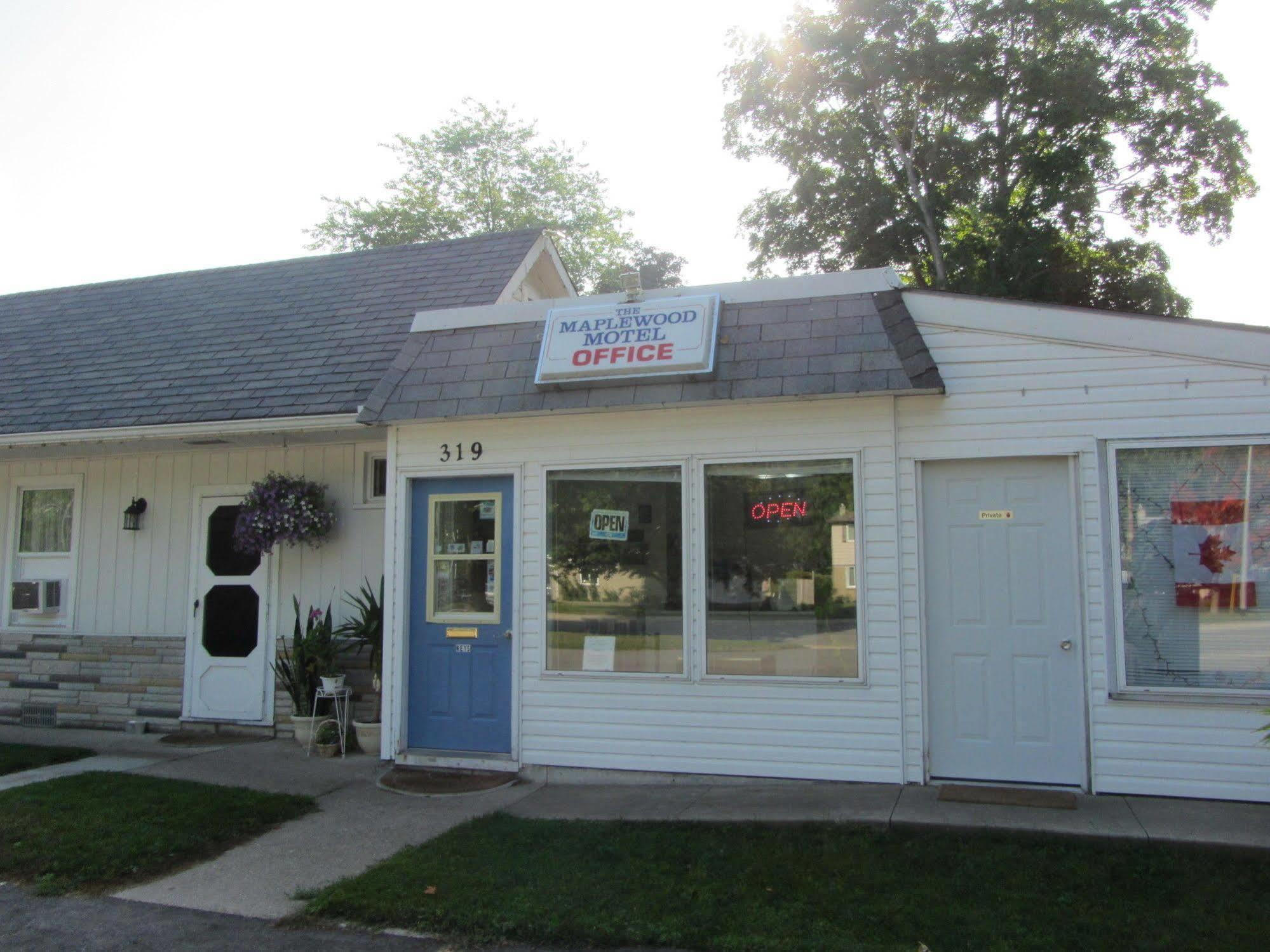 פורט אלגין The Maplewood Motel מראה חיצוני תמונה